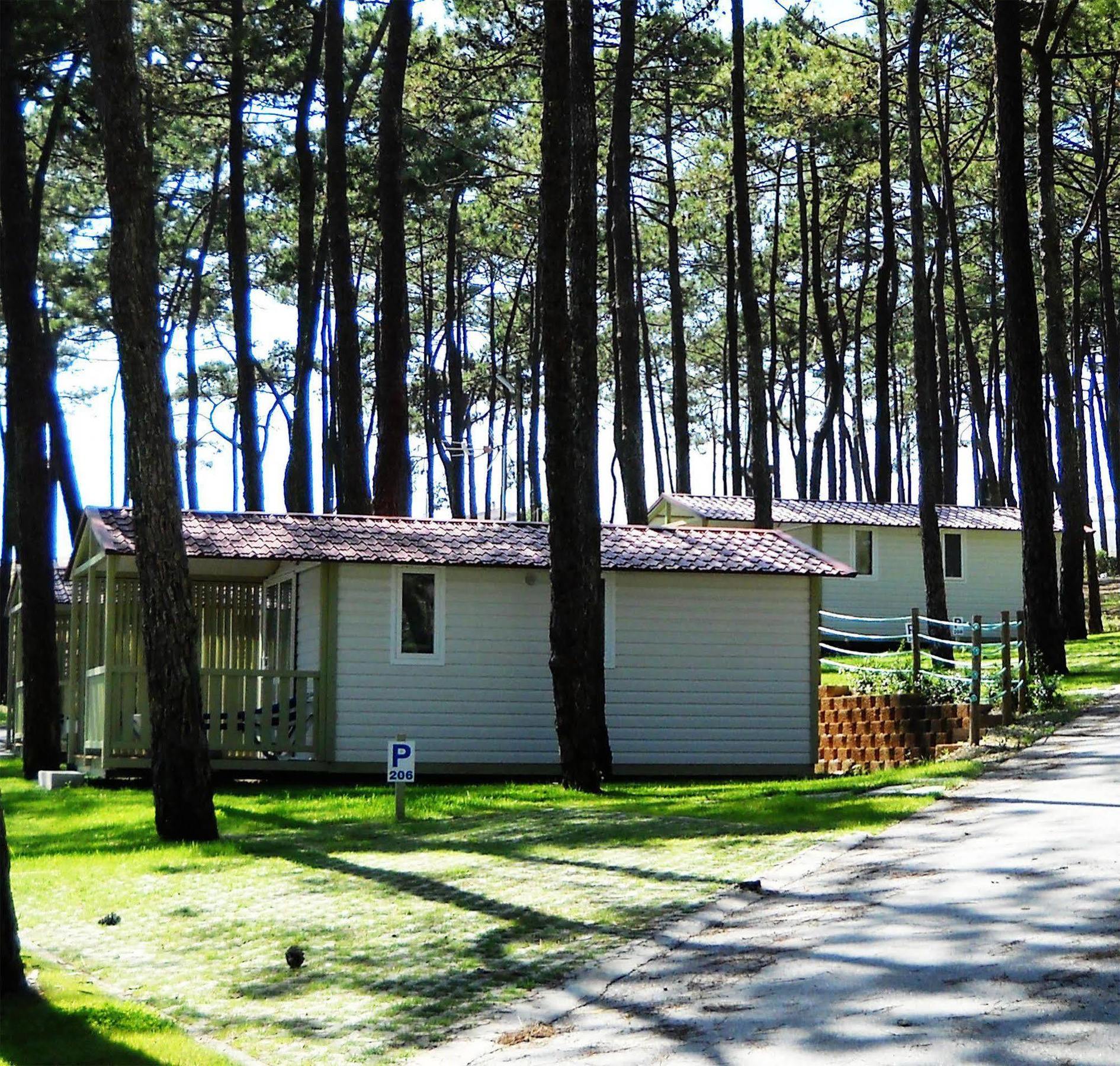 Отель Orbitur Valado Bungalows Caravan Park Назаре Экстерьер фото