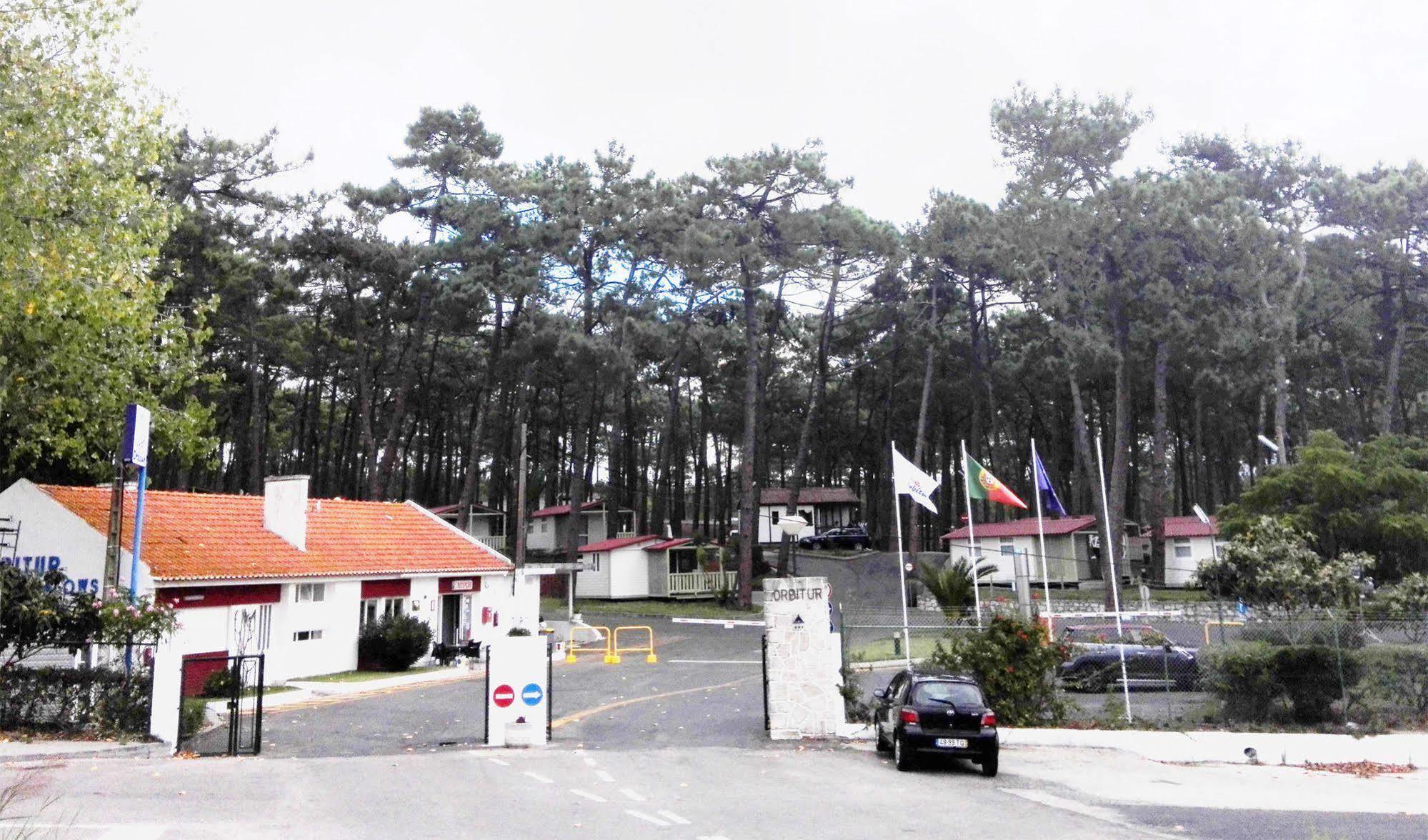 Отель Orbitur Valado Bungalows Caravan Park Назаре Экстерьер фото